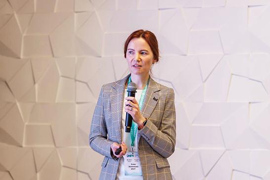 Анна Зеленкова во время презентации проекта для ГРК «Быстринское»